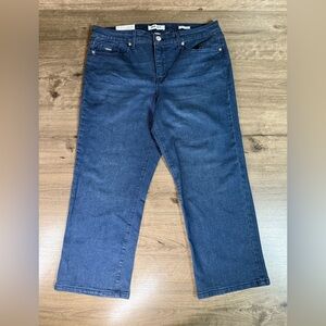 NWT Nine West Chrystie Capri Jeans/Pants Hip Fit Soft Touch Denim Size 12